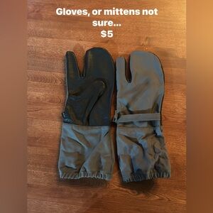 Men's Black and Gray Split-Finger Gloves